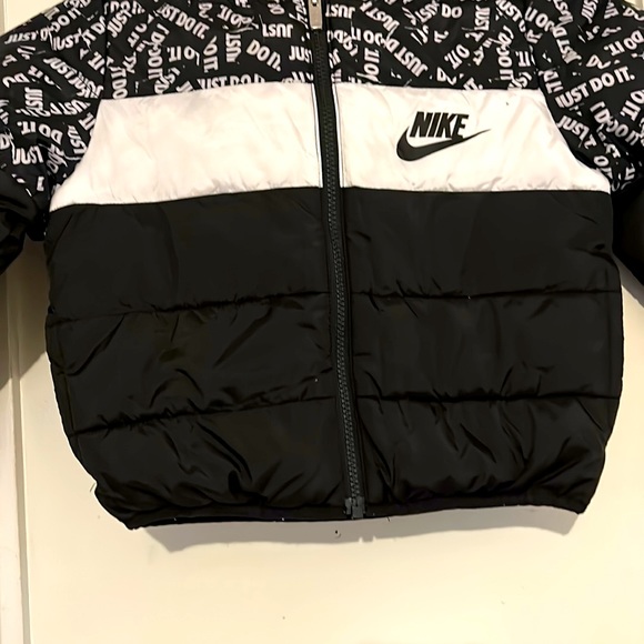 Nike boys puffer jacket size 8 medium in great condition - Picture 3 of 5